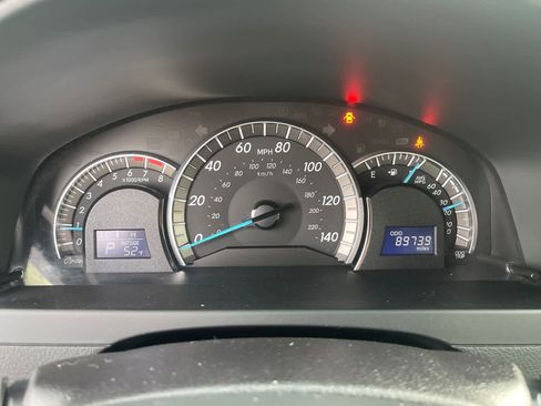 Used 2014 Toyota Camry L image 15