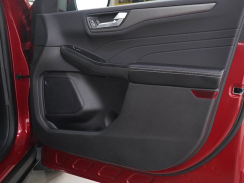 Used 2025 Ford Escape SE w/ Class II Trailer Tow Package image 9