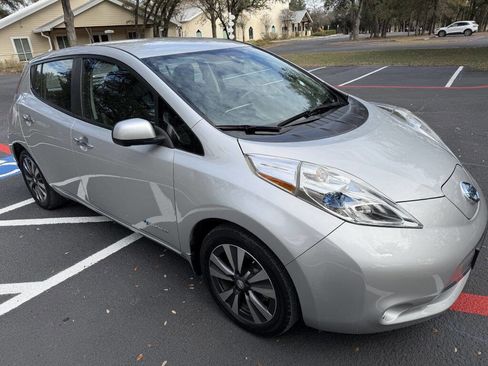 Used 2015 Nissan Leaf SL w/ Premium Package image 7