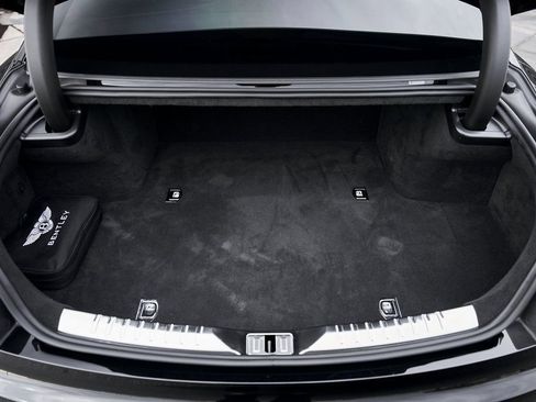 Used 2025 Bentley Flying Spur Plug-In Hybrid image 19