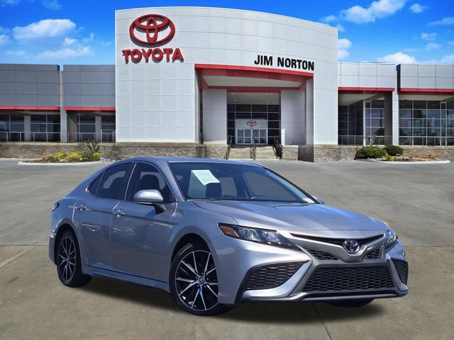 Used 2024 Toyota Camry SE FWD image 1