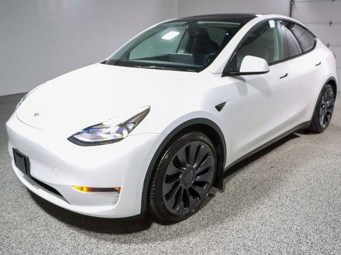 Used 2023 Tesla Model Y Performance AWD/4WD image 29