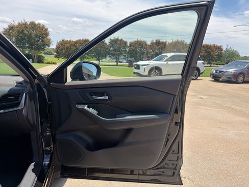 Certified 2023 Nissan Rogue SV w/ SV Premium B Package AWD/4WD image 19