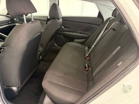 Used 2025 Hyundai Elantra SEL FWD image 15
