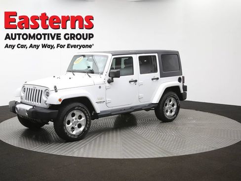 Used 2015 Jeep Wrangler Unlimited Sahara w/ Connectivity Group AWD/4WD image 57