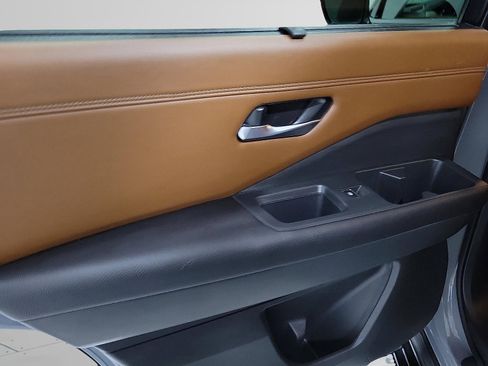 Used 2024 Nissan Pathfinder Platinum image 10