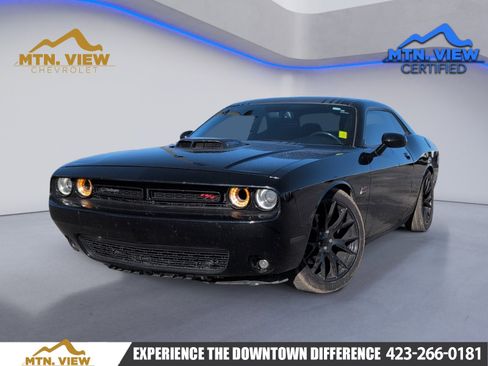 Used 2015 Dodge Challenger R/T image 1
