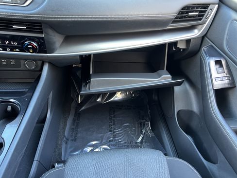 Used 2024 Nissan Rogue SV AWD/4WD image 34