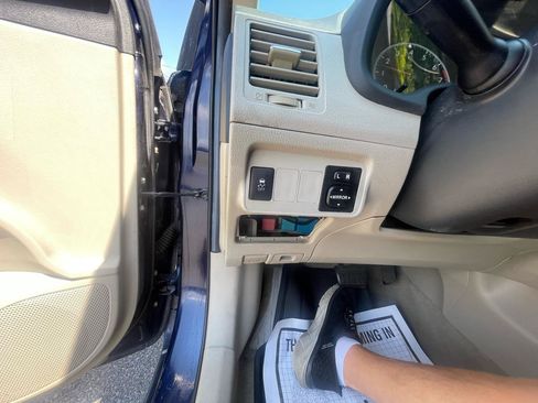 Used 2013 Toyota Corolla LE FWD image 17