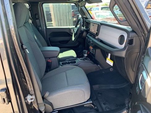 New 2025 Jeep Gladiator Sport image 25