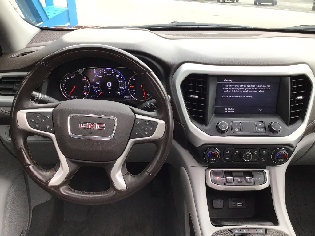 Used 2023 GMC Acadia SLT w/ Technology Package AWD/4WD image 3