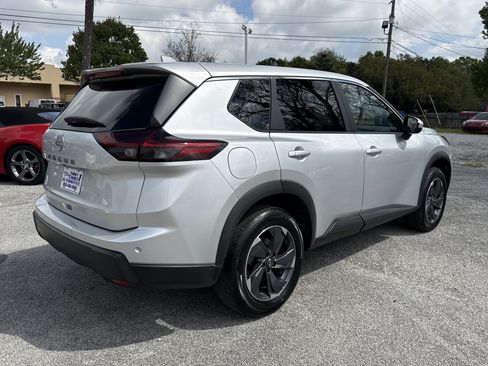 Used 2025 Nissan Rogue SV image 5