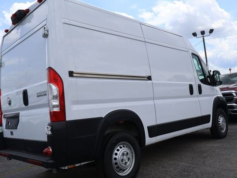 Used 2026 RAM ProMaster 2500 w/ Premium Convenience Group FWD image 3