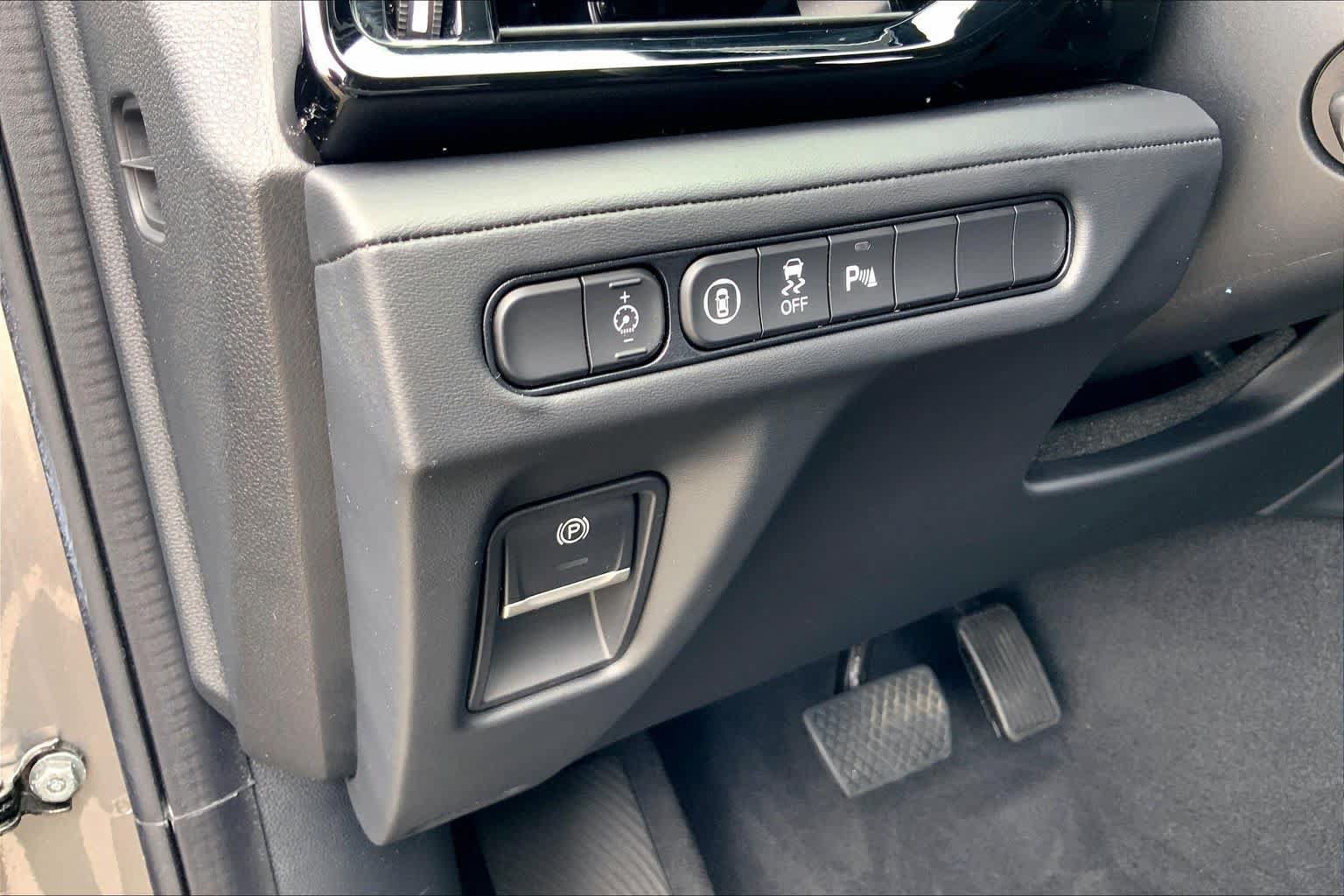 Used 2025 Acura MDX w/ Technology Package FWD image 36
