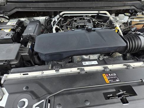 Used 2023 Chevrolet Colorado W/T image 17
