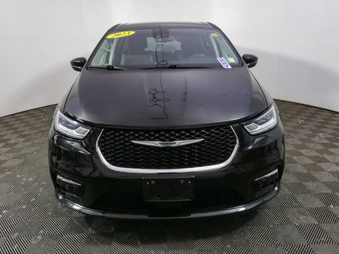 Used 2023 Chrysler Pacifica Touring-L FWD image 4