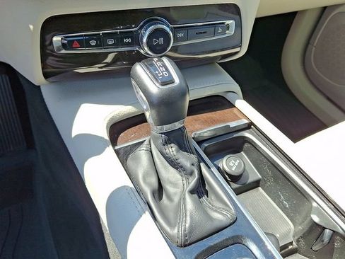 Used 2019 Volvo XC90 T5 Momentum w/ Advanced Package AWD/4WD image 12