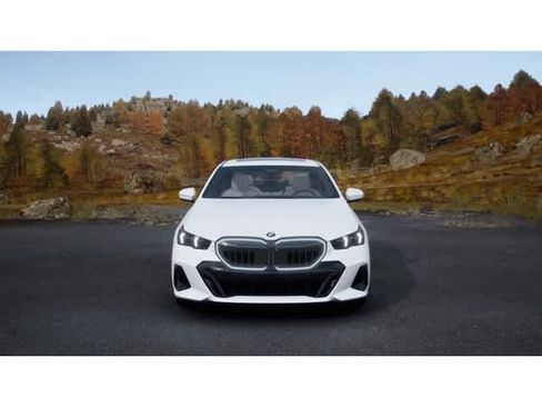 New 2027 BMW 540i xDrive w/ M Sport Package AWD/4WD image 3