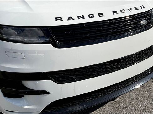 Used 2025 Land Rover Range Rover Sport Dynamic SE image 32