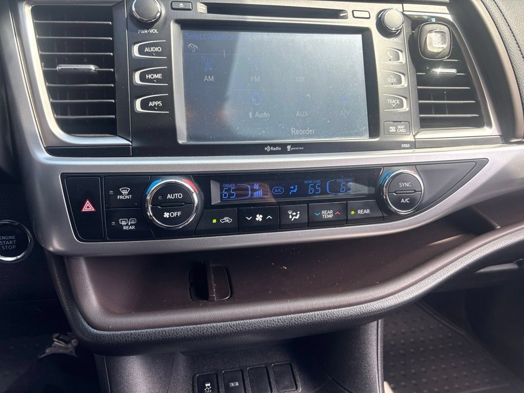 Used 2015 Toyota Highlander XLE FWD image 28