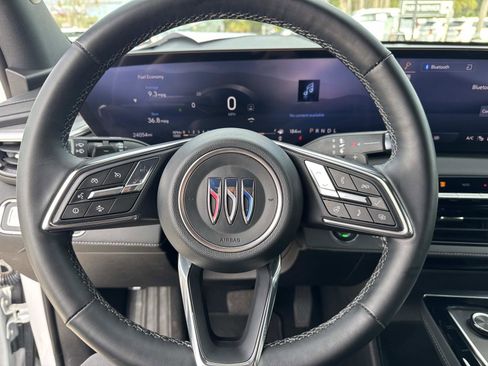 Used 2025 Buick Enclave Preferred image 29