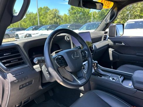 Used 2024 Lexus GX 550 w/ Accessory Package (Z1) AWD/4WD image 46