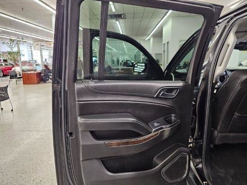 Used 2018 Chevrolet Suburban LT AWD/4WD image 38