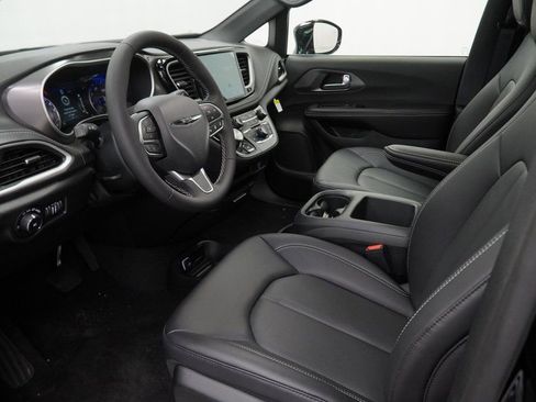 New 2026 Chrysler Pacifica Select image 16