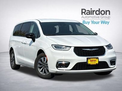 Used 2024 Chrysler Pacifica Limited