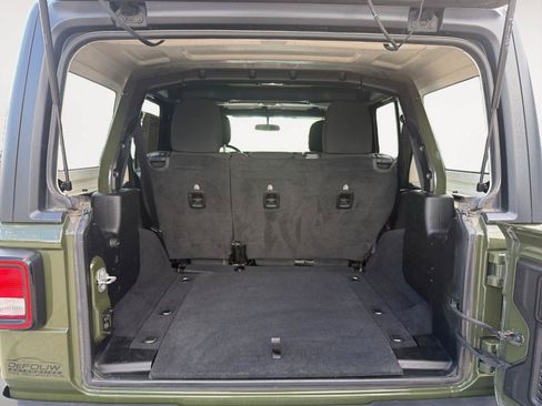 Used 2021 Jeep Wrangler Unlimited Sahara AWD/4WD image 20