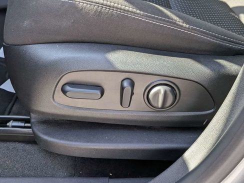 Used 2023 GMC Terrain SLE w/ Driver Convenience Package FWD image 20