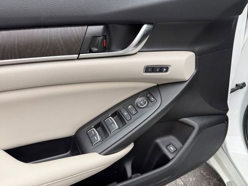 Used 2022 Honda Accord Touring image 21