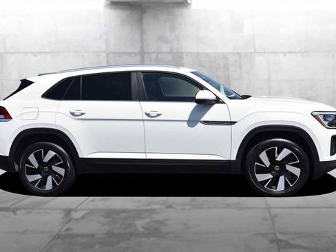 Used 2025 Volkswagen Atlas Cross Sport SE FWD image 5