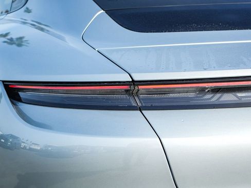 Used 2021 Porsche Taycan image 9