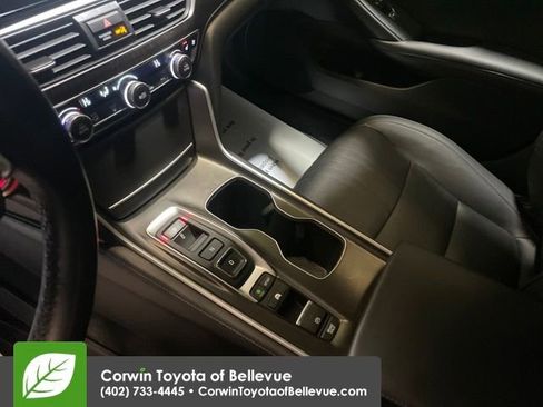 Used 2022 Honda Accord Touring image 11