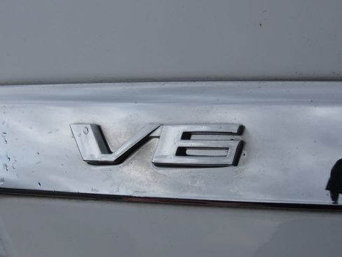 Used 2012 Chevrolet Captiva Sport LT FWD image 20
