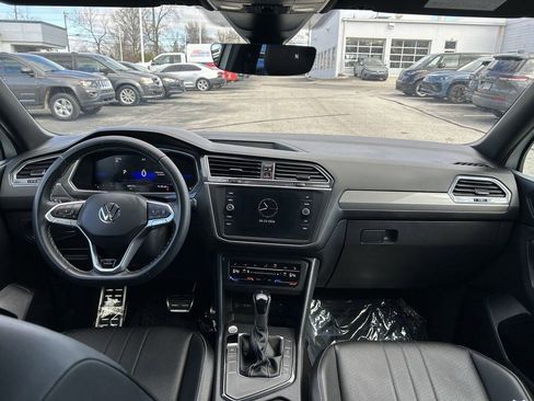 Used 2023 Volkswagen Tiguan SE R-Line FWD image 9