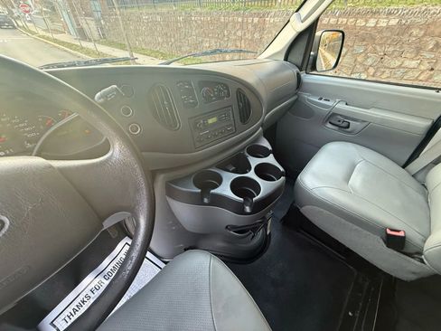 Used 2008 Ford E-350 and Econoline 350 XLT image 22
