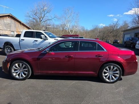 Used 2021 Chrysler 300 Touring w/ Chrome Appearance Package image 9