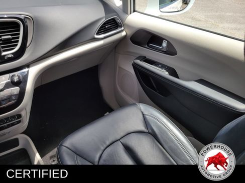 Used 2022 Chrysler Pacifica Touring-L FWD image 22