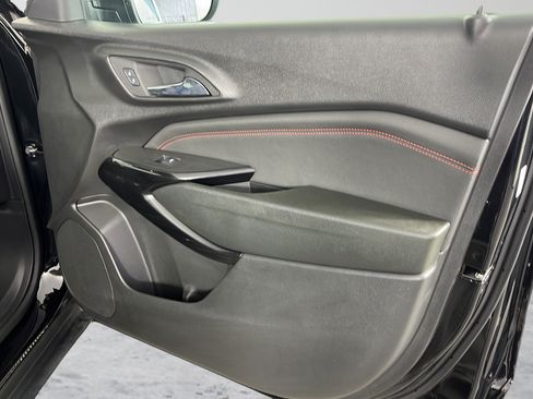 Used 2024 Chevrolet Trax RS w/ Sunroof Package FWD image 29
