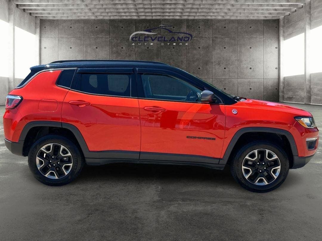 Used 2017 Jeep Compass Trailhawk w/ Leather Interior Group AWD/4WD image 2
