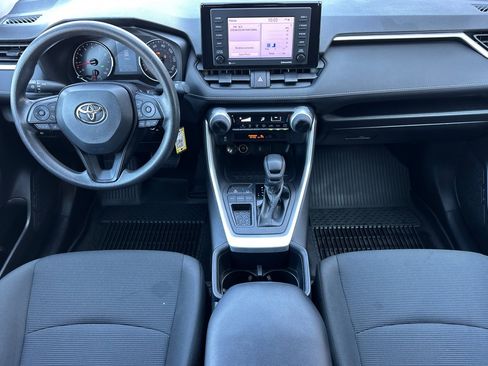 Used 2022 Toyota RAV4 LE image 16