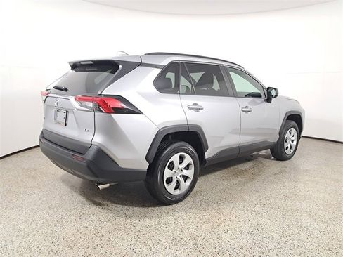 Used 2020 Toyota RAV4 LE image 5