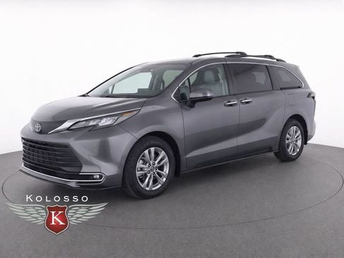 Used 2025 Toyota Sienna XLE w/ XLE Plus Package AWD/4WD image 1