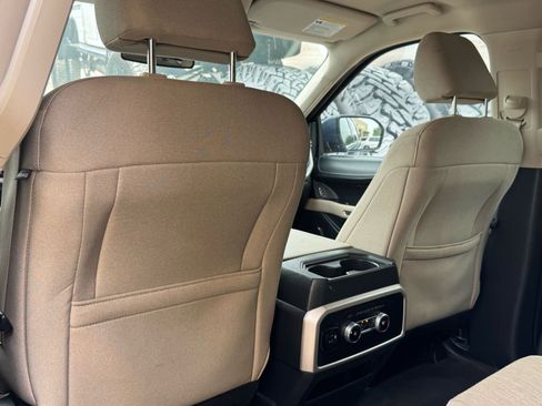 Used 2022 Ford Expedition Max XLT image 27