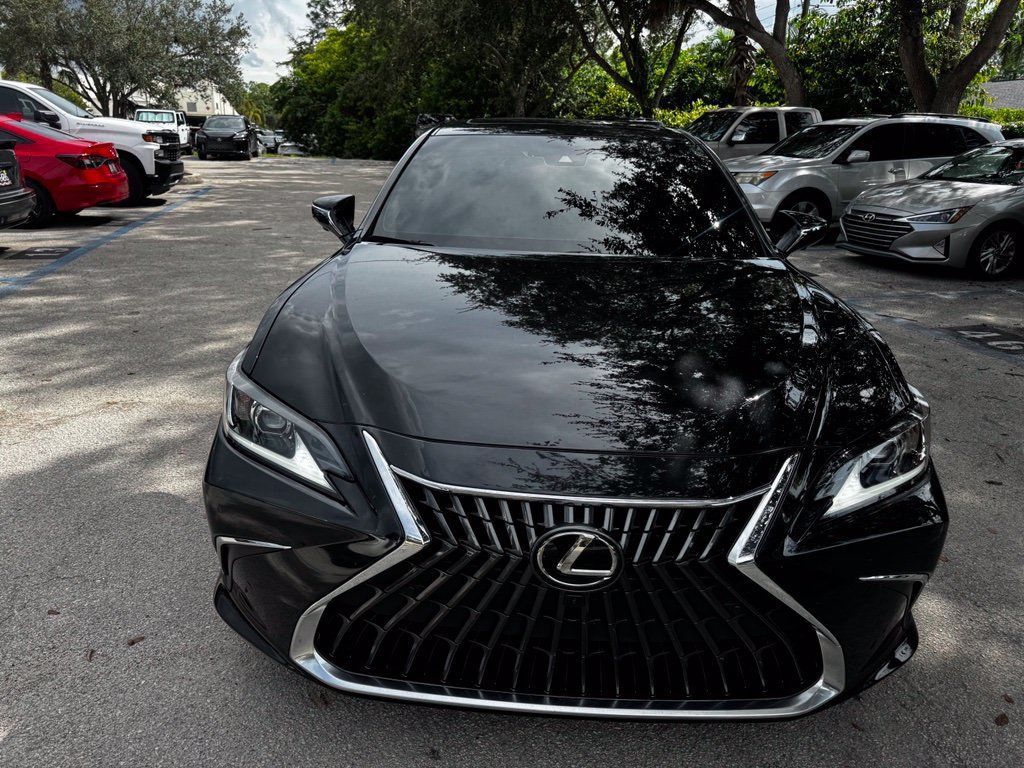 Certified 2025 Lexus ES 300h w/ Technology Package FWD image 2