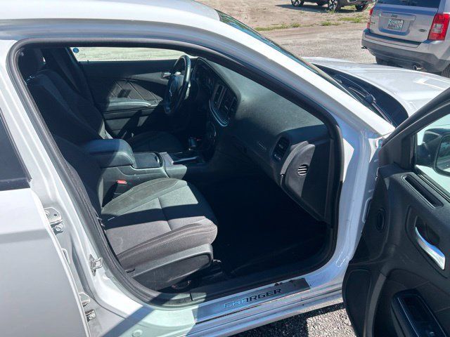 Used 2020 Dodge Charger SXT w/ Blacktop Package RWD image 9