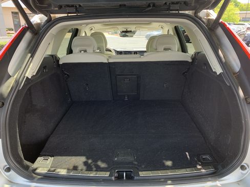 Used 2018 Volvo XC60 T8 Inscription w/ Vision Package AWD/4WD image 34