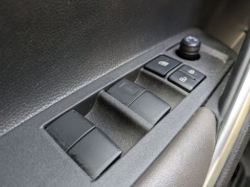 Used 2024 Toyota Corolla Cross XLE image 40